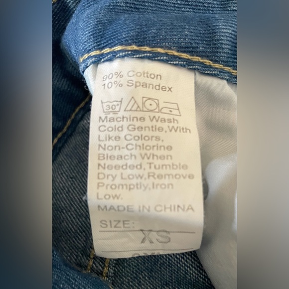 Woman’s size 0/2? XS heart jeans. - Picture 5 of 7